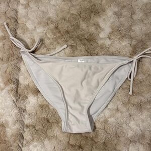 No Boundaries Women's Cream and White Bikini-and-tankini-bottoms